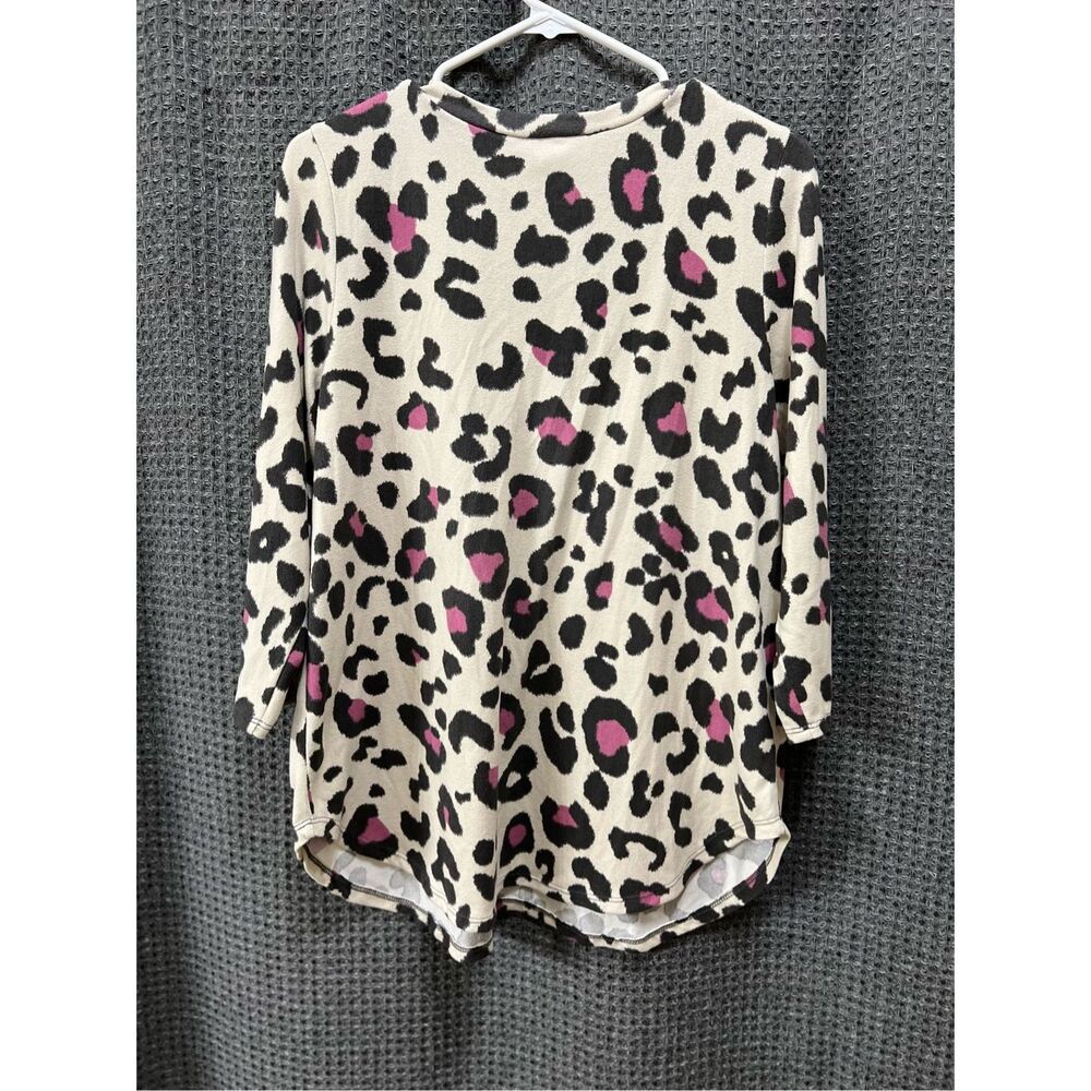Honeyme Cheetah Leopard V-neck Top - Picture 2 of 6